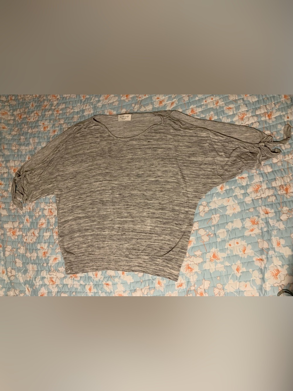 Lavender Field Light Gray Women's Tie-Sleeve Top